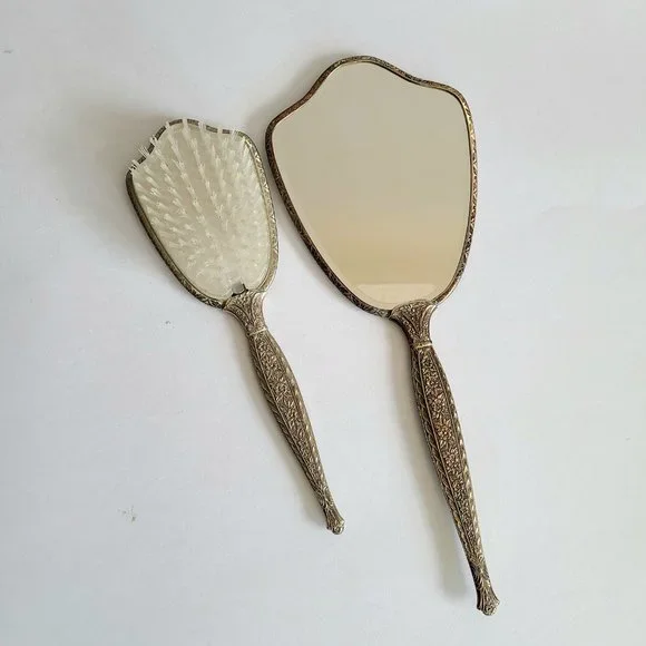 Vintage hand mirror with and hair brash. Vanity set. Made in USA. - Picture 7 of 11
